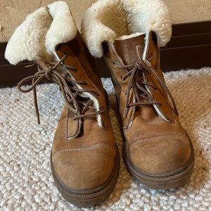 Shearling suede and leather UGG snow hiker boots size 8.5